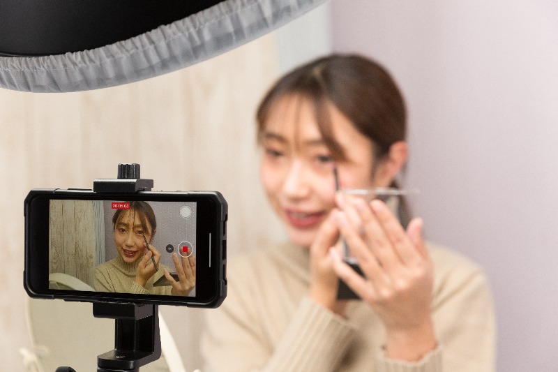 コスメ業界必見！人気YouTuberから学ぶ リピート顧客を増やすコツ