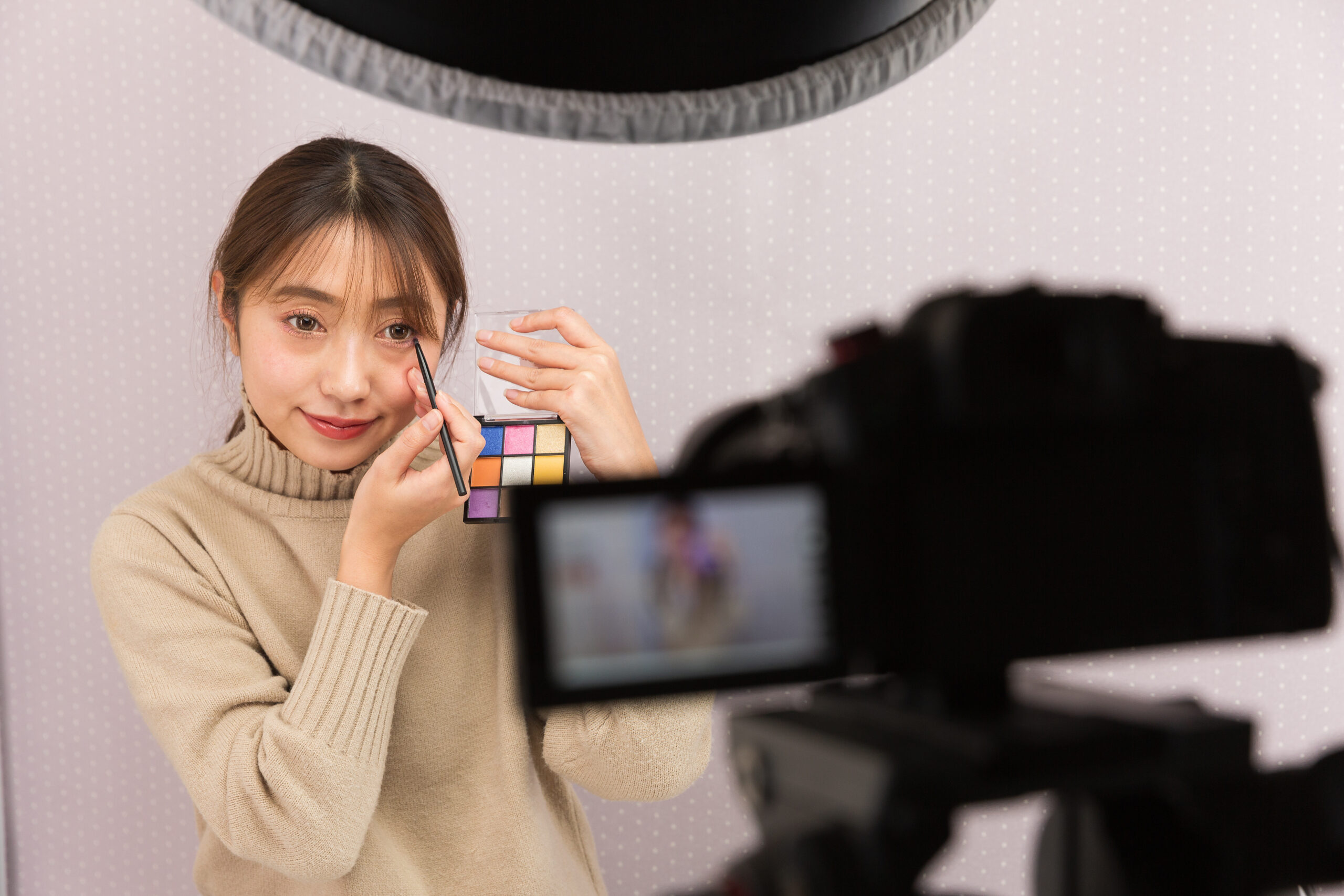 ライブコマースの始め方とは?成功させるポイントやおすすめアプリも紹介