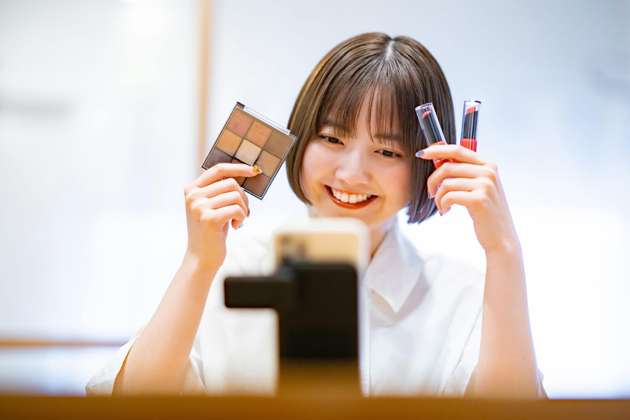 ECの新たな形「ライブコマース」とは？メリットや成功させるポイントも解説